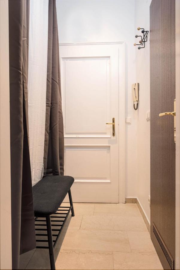 One Bedroom, First district Vienne Extérieur photo